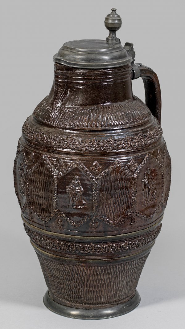 Große Creußener Kanne mit weiblichen Figuren