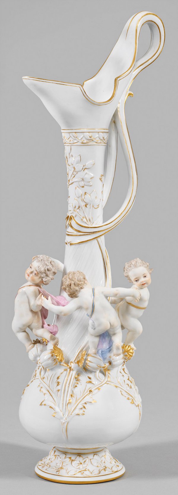 Seltene große Jugendstil-Kanne mit Puttenreigen