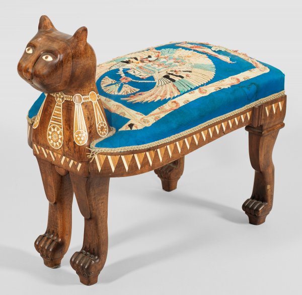 Extravaganter Egyptian Revival-Hocker