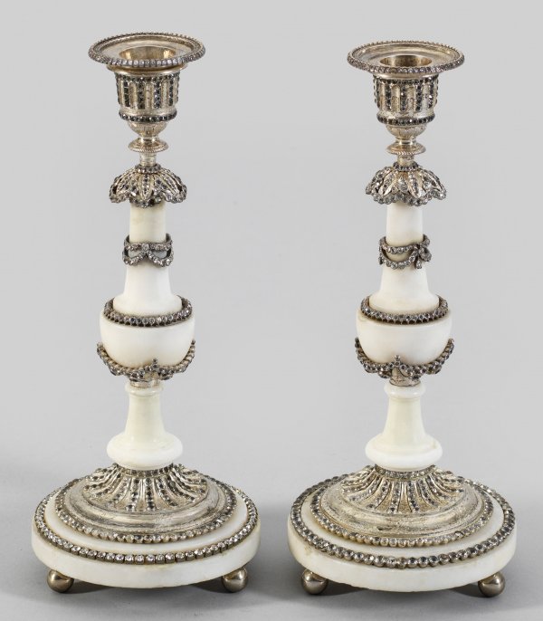 Paar seltene Alabaster Louis XVI-Kerzenleuchter à la Roi