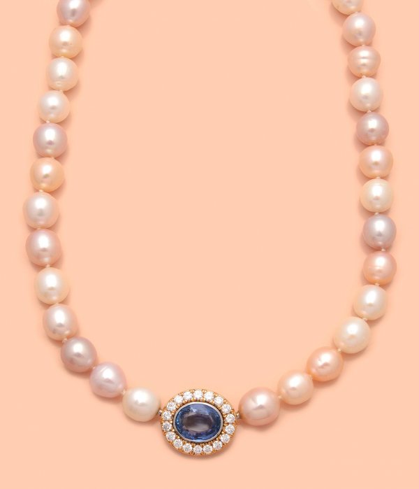 Südsee-Perlcollier mit Saphirschließe von Brahmfeld & Gutruf