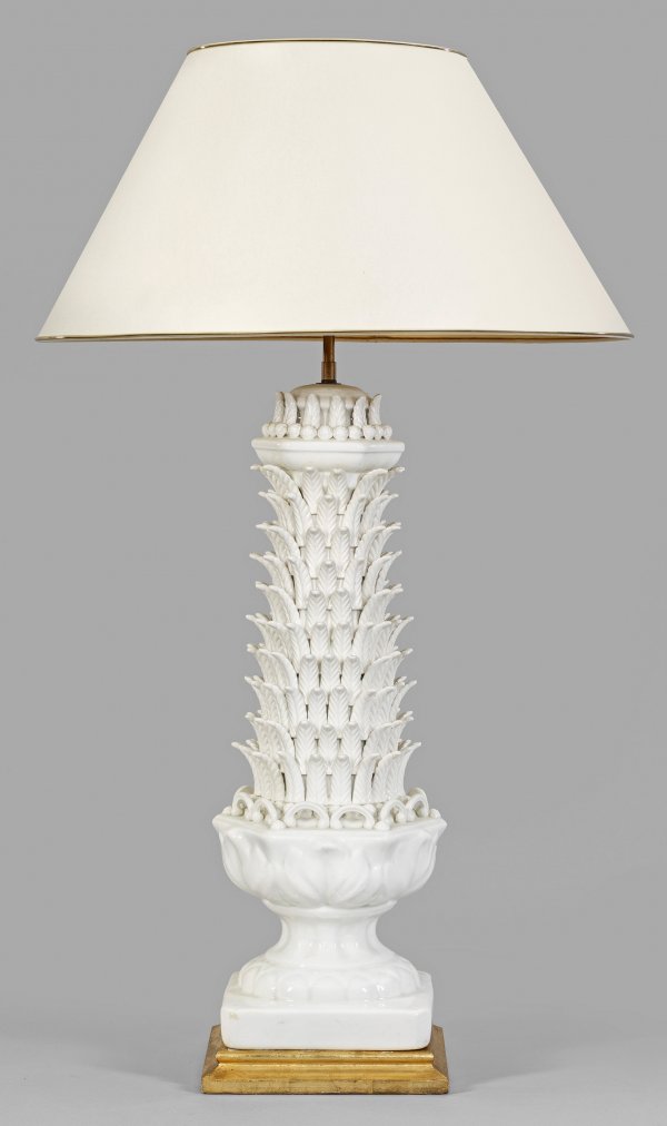 Große dekorative Tischlampe