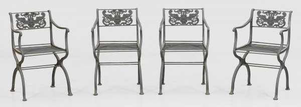 Satz von vier Garten-Armlehnstühlen