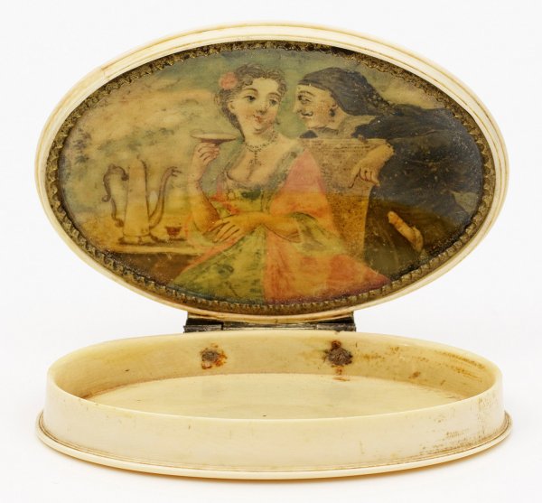 Elfenbeindose mit erotischer Malerei