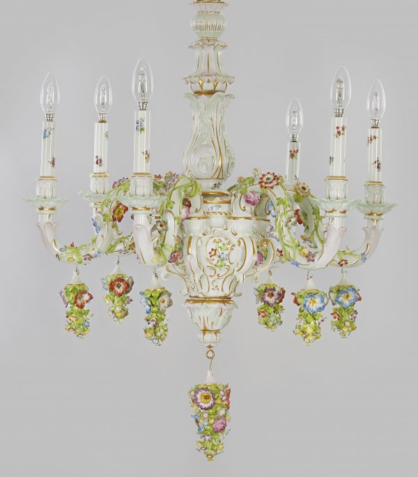 Porzellan-Deckenlüster mit prächtigem Blumendekor