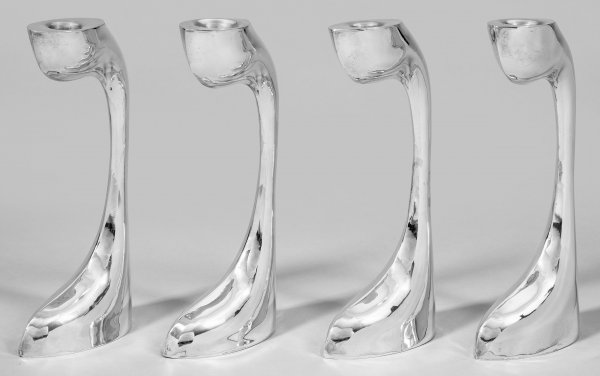 Vier Design-Tafelleuchter