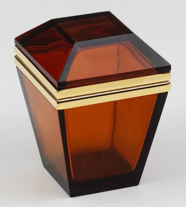 Hohe Art Déco-Dose in Diamantform