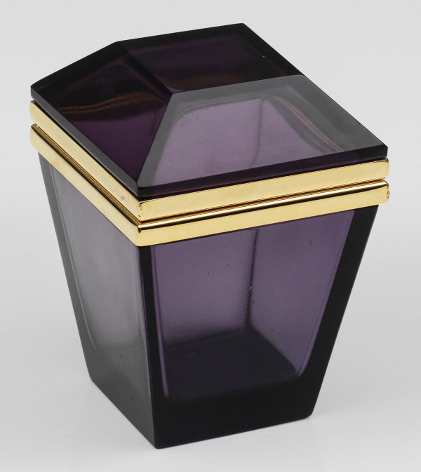 Hohe Art Déco-Dose in Diamantform