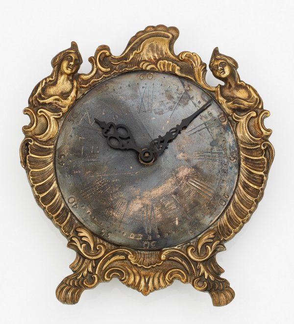 Wanduhr im Barock-Stil