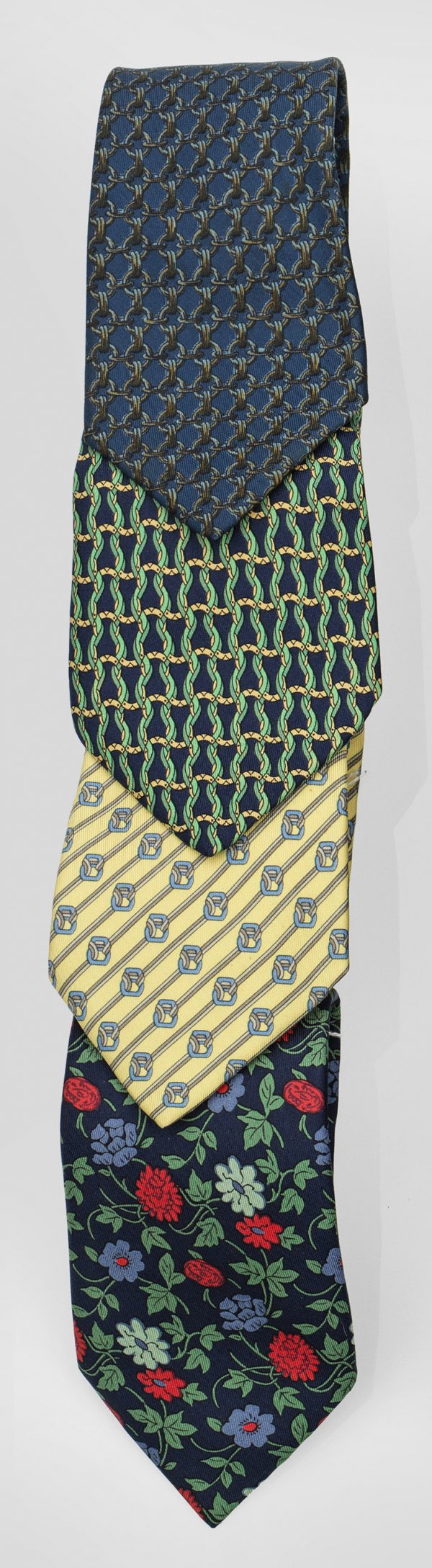 Vier Seidenkrawatten von HERMÈS