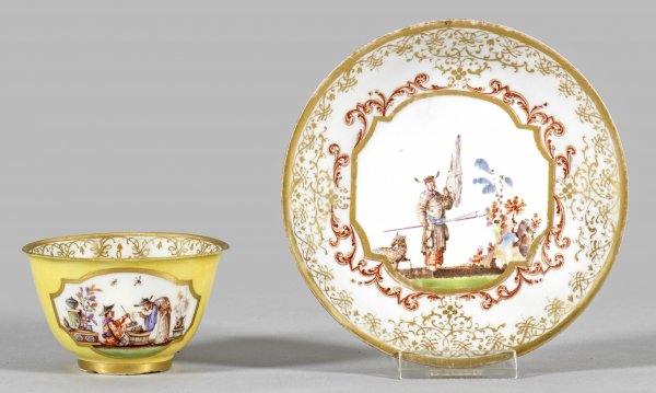 Äußerst seltenes museales Koppchen auf Unterschale