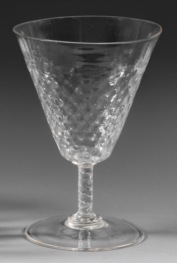 Kelchglas mit optischem Reiskornmuster