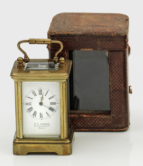 Kleine Reiseuhr mit Etui