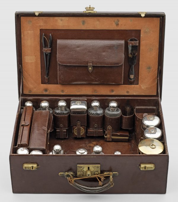 Umfangreiche Herren-Reisetoilette