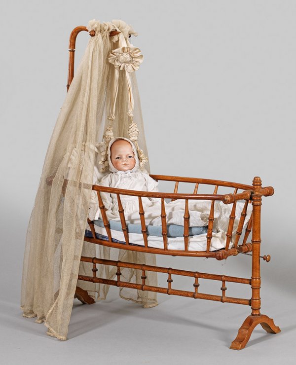 Charakter-Babypuppe von Schoenau & Hoffmeister mit Wiege