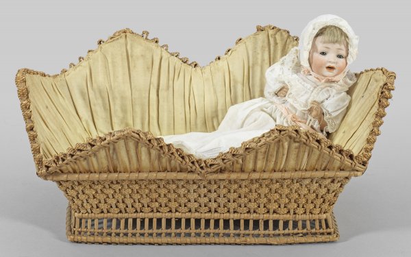Charakter Babypuppe mit Korb