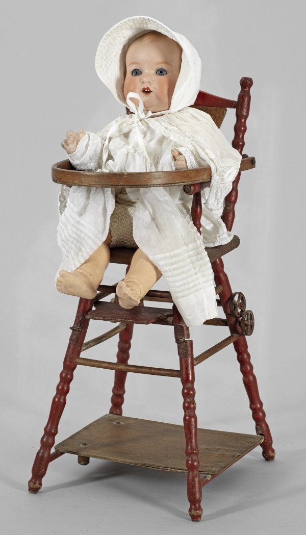 Große Babypuppe von Armand Marseille mit Hochstuhl
