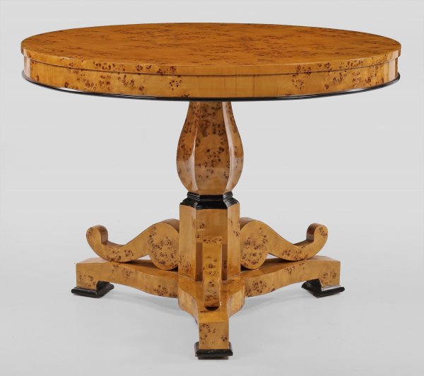 Salontisch im Biedermeier-Stil