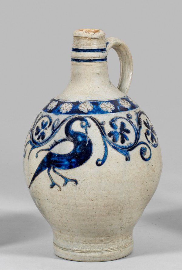 Großer Westerwälder Enghalskrug mit Vogeldekor