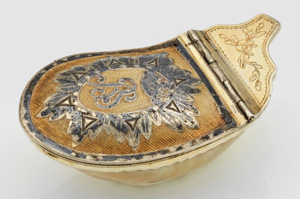 Seltene kleine Barock-Muscheltabatiere