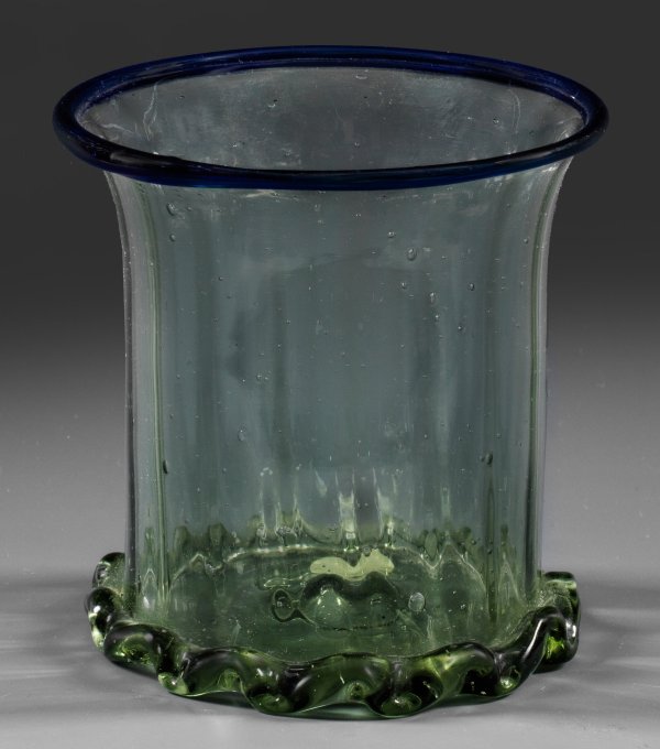 Seltener Blaurandbecher