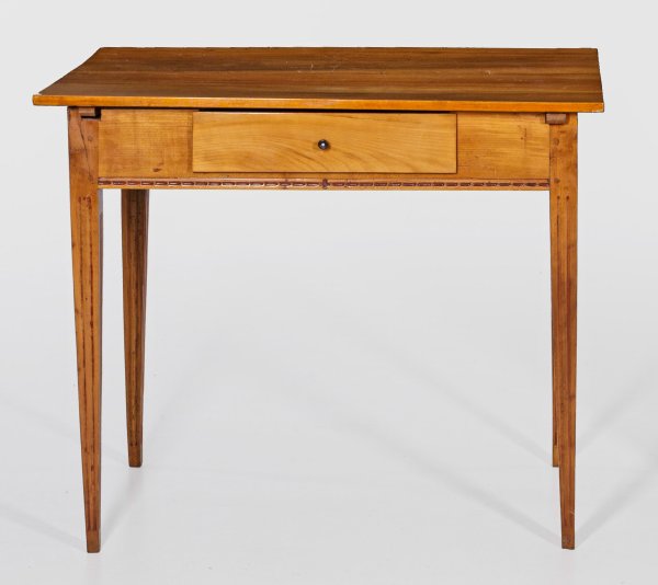 Kleiner Biedermeier-Tisch