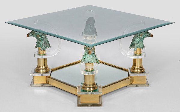 Extravaganter Couchtisch