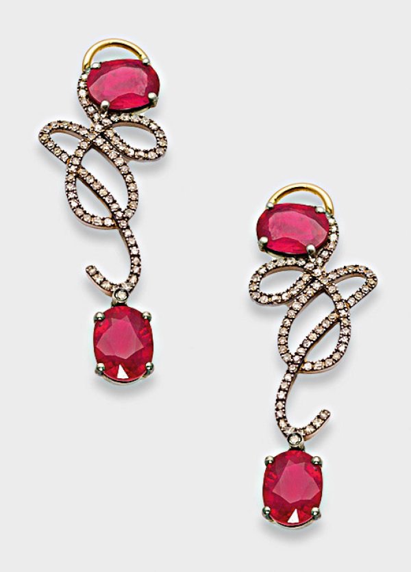Paar russische Rubin-Ohrgehänge im Stil des Belle Époque