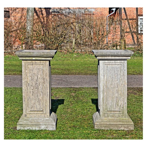 Paar große Podestsockel