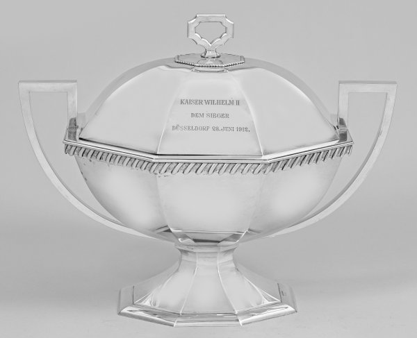 Großer, repräsentativer Deckelpokal als Ehrenpreis