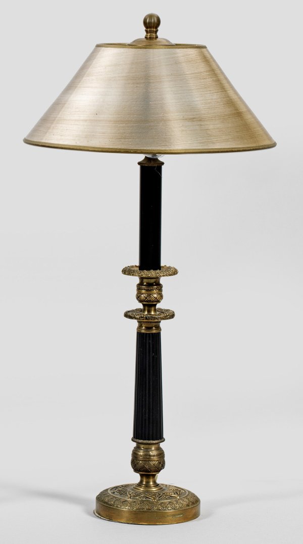 Tischlampe im Empire-Stil