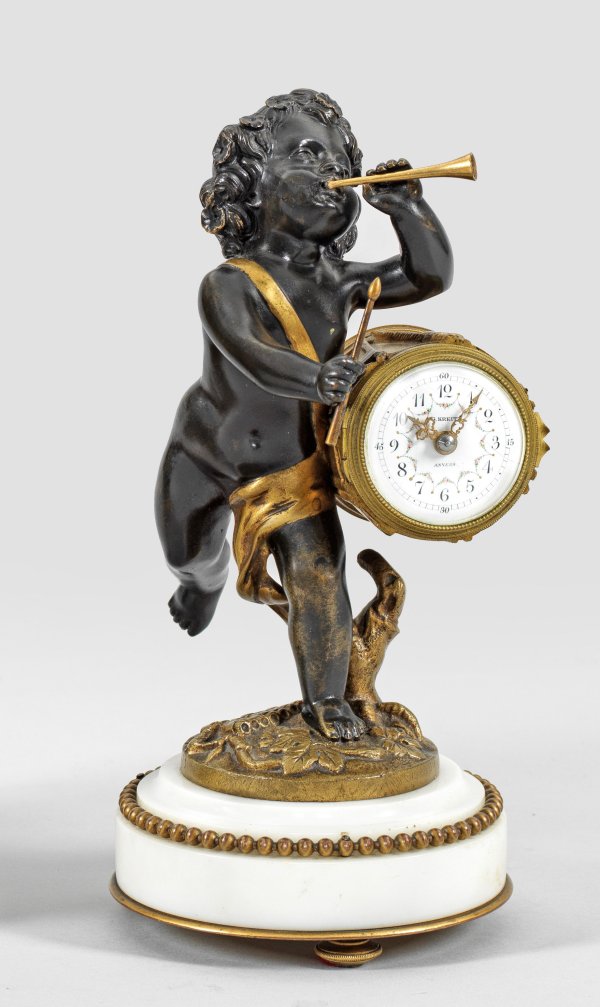 Tischuhr im Louis XVI-Stil