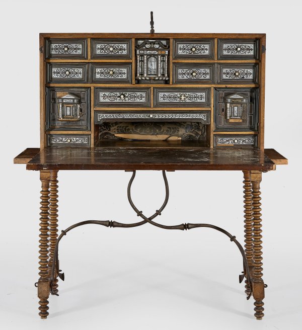 Kabinett auf Stollentisch