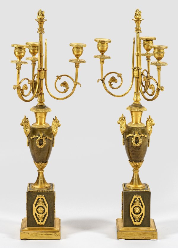 Paar große elegante Empire-Girandolen