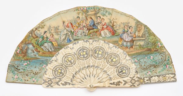 Aufwendig gestalteter Faltfächer