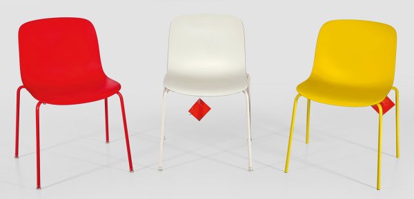 Drei Stapelstühle Troy von Marcel Wanders