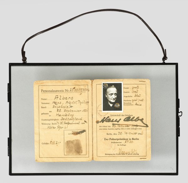 Behelfsmäßiger Personalausweis von Hans Albers