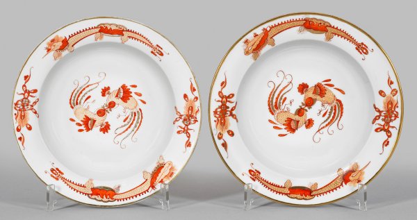 Zwei Zierteller mit Dekor Roter Drache