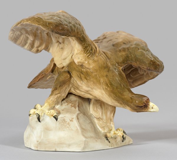 Große Steinadler-Figur