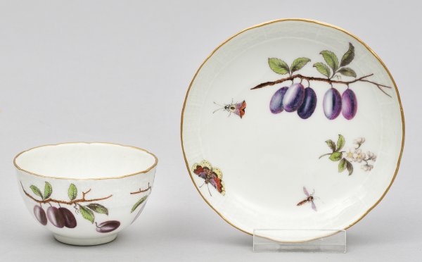 Koppchen mit Pflaumenzweig