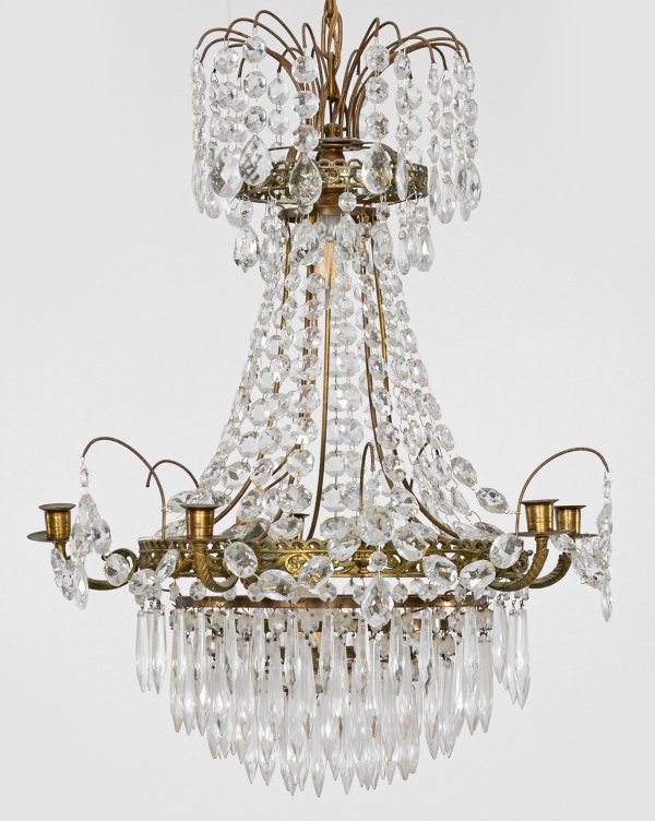 Kleiner Deckenlüster im Empire-Stil