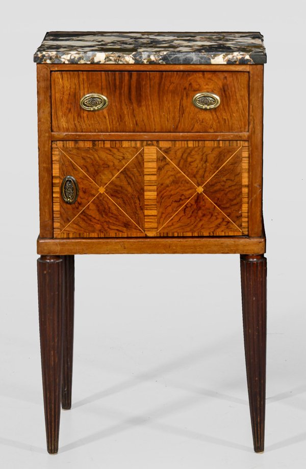 Art Déco-Pfeilerschränkchen