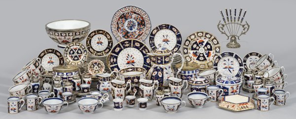 Umfangreiches Tafelservice mit Crown Derby-Dekor