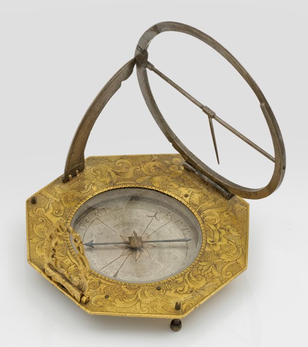 Äquatorial-Sonnenuhr mit Kompass