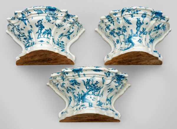 Drei barocke Wandkonsolen