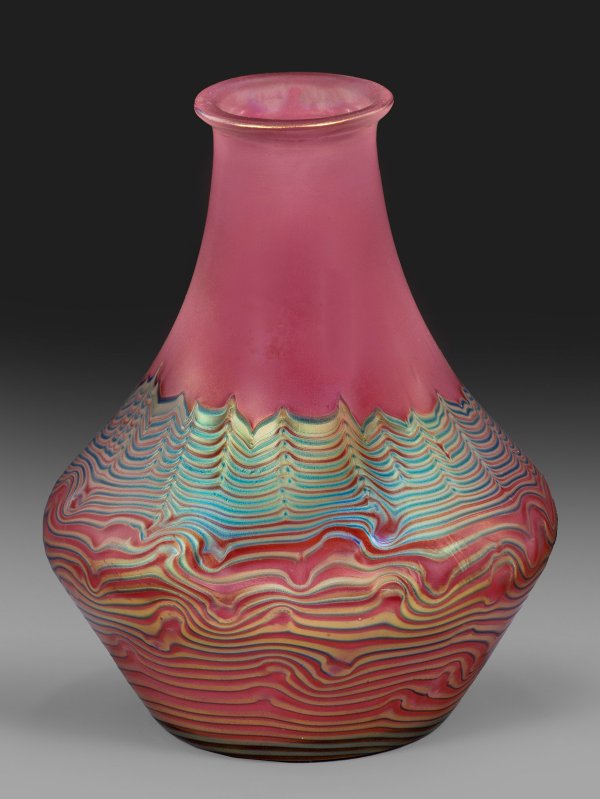 Loetz-Vase mit Dekor camelienrot