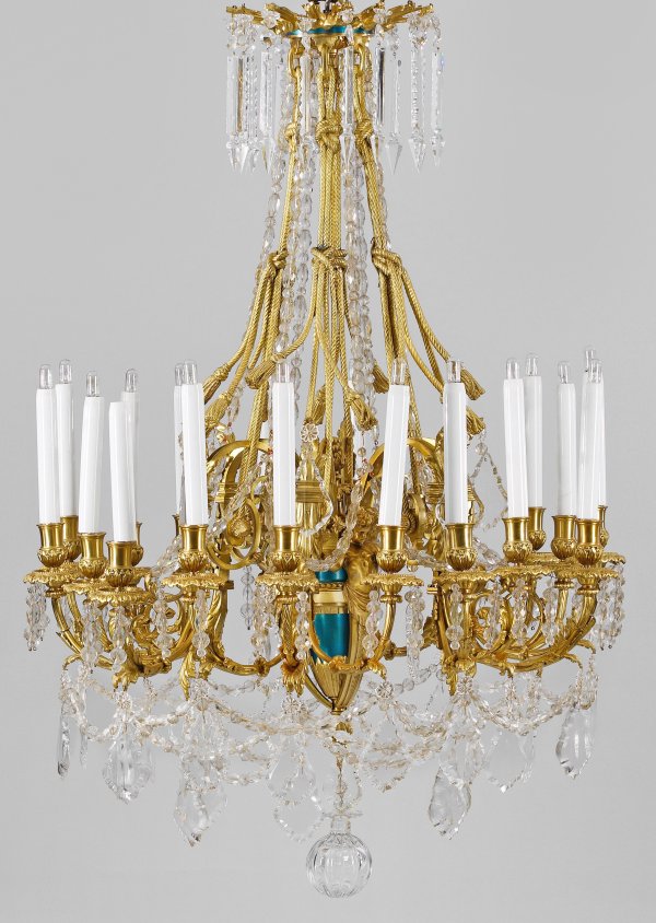 Großer Deckenlüster im Louis XVI-Stil