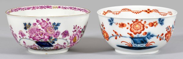 Zwei Zierkummen mit Tischchenmuster-Dekor