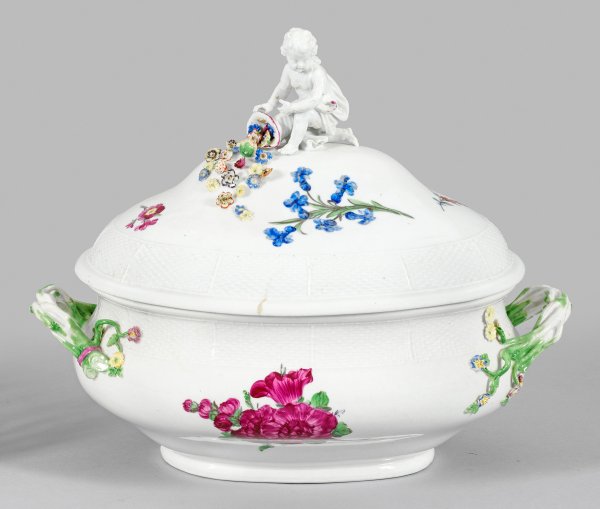 Große Deckelterrine mit Blumendekor