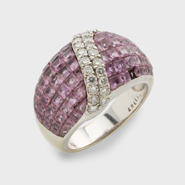 Dekorativer Saphir-Cocktailring mit Brillanten